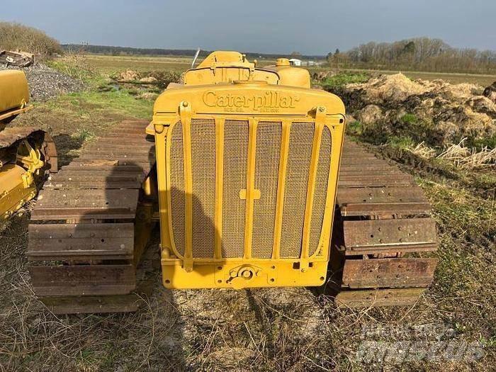 CAT D4 - Crawler dozers