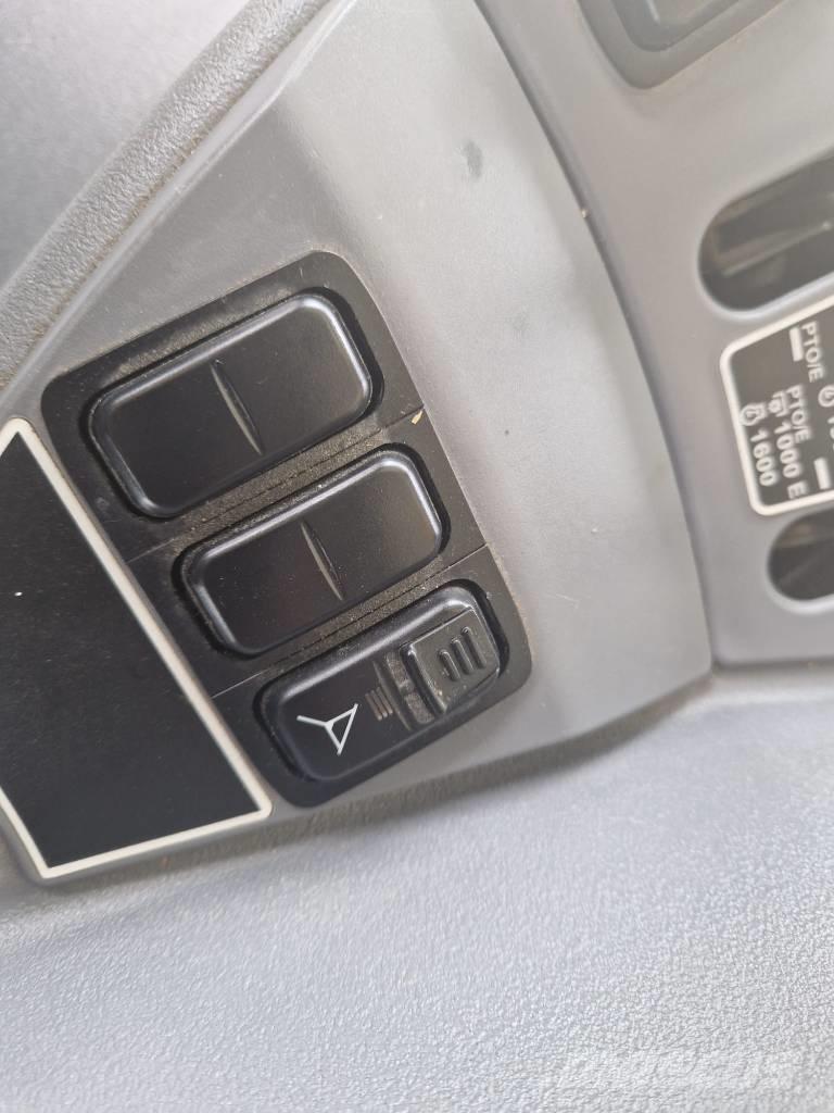 Kubota M7132 KVT Tractors