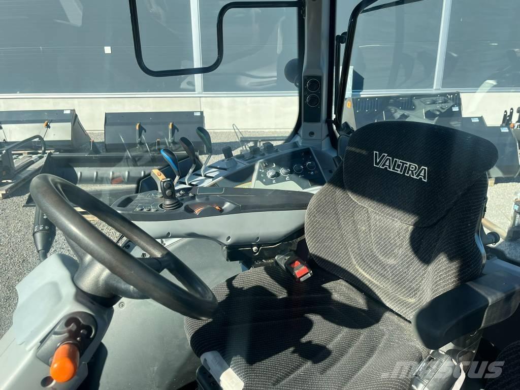 Valtra N 104 HiTech Tractors