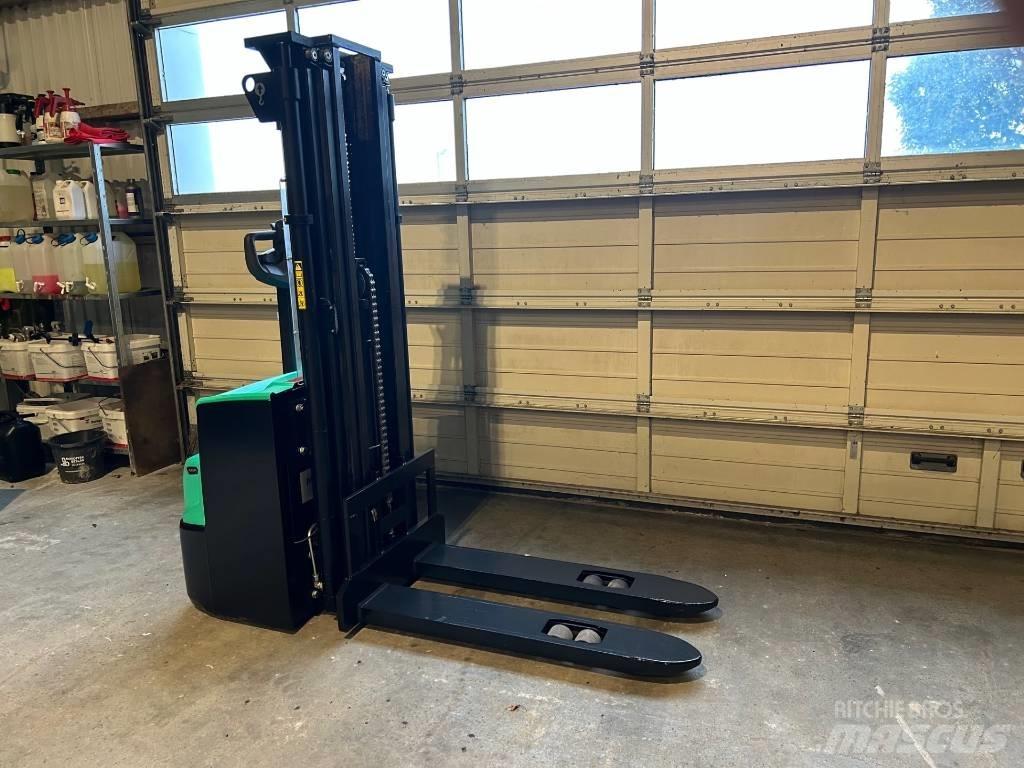 Mitsubishi SBP12N3 Self propelled stackers