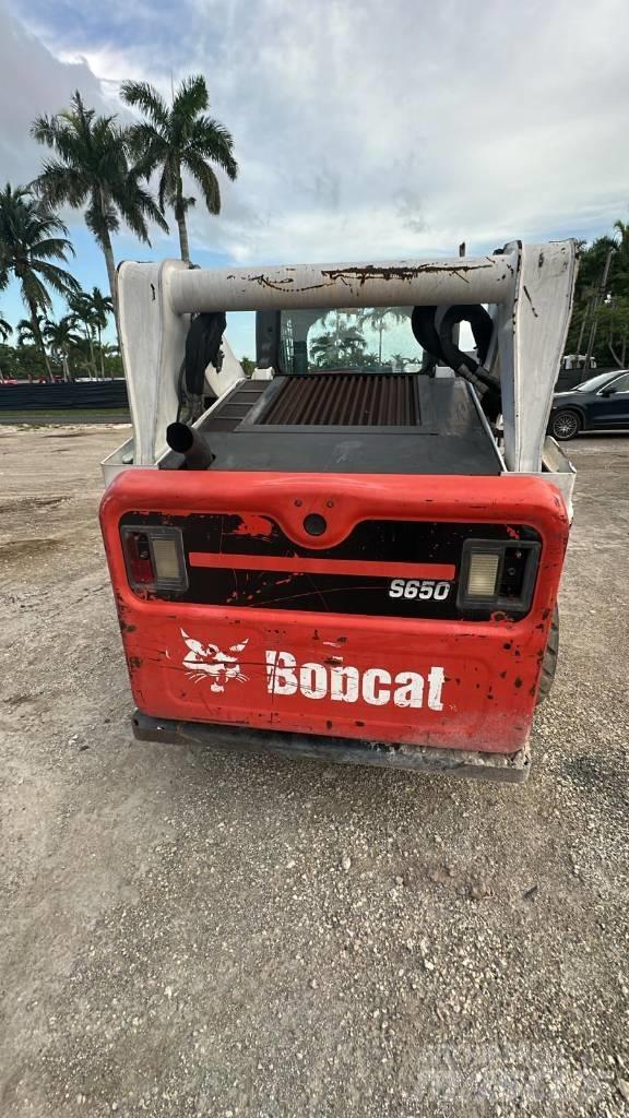 Bobcat S650 Skid steer loaders