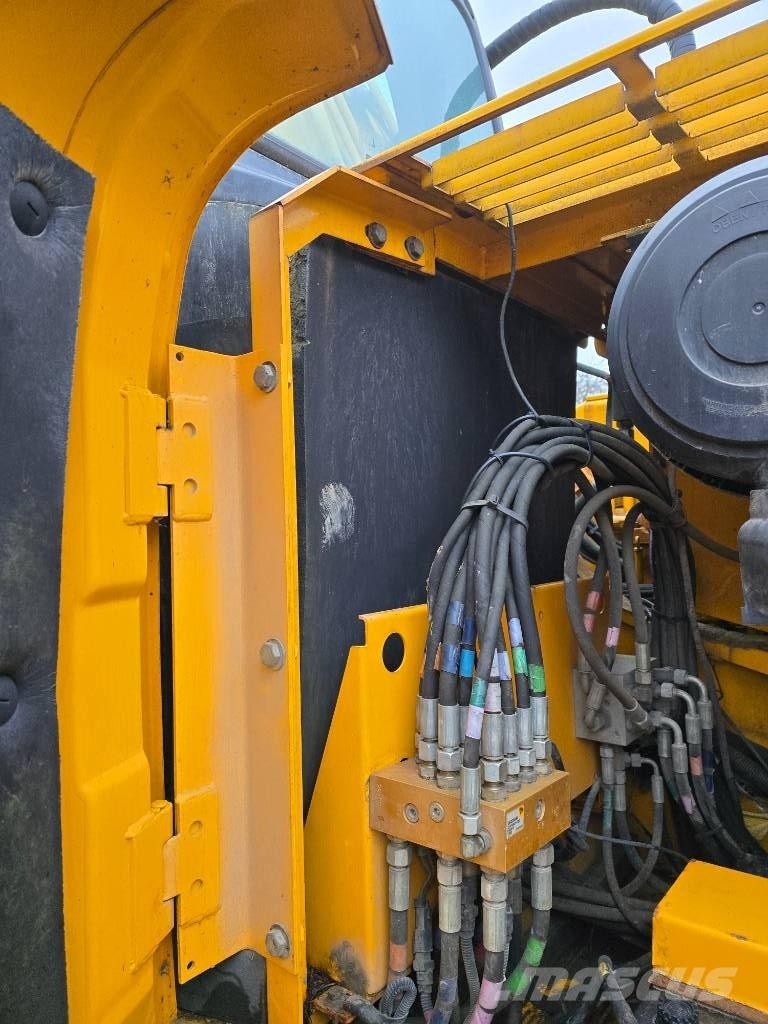 JCB JS 210 LC Crawler excavators