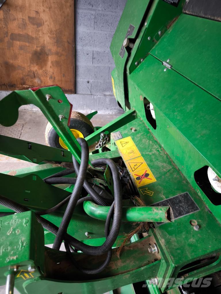 John Deere V461M Round balers