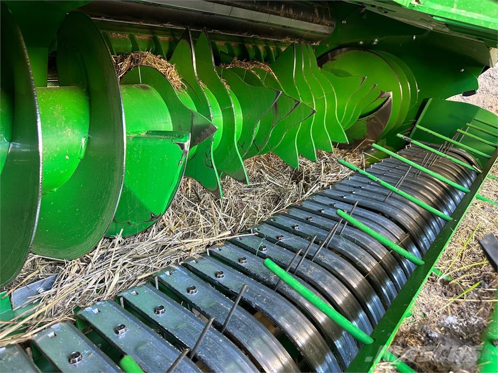 John Deere V461M Round balers