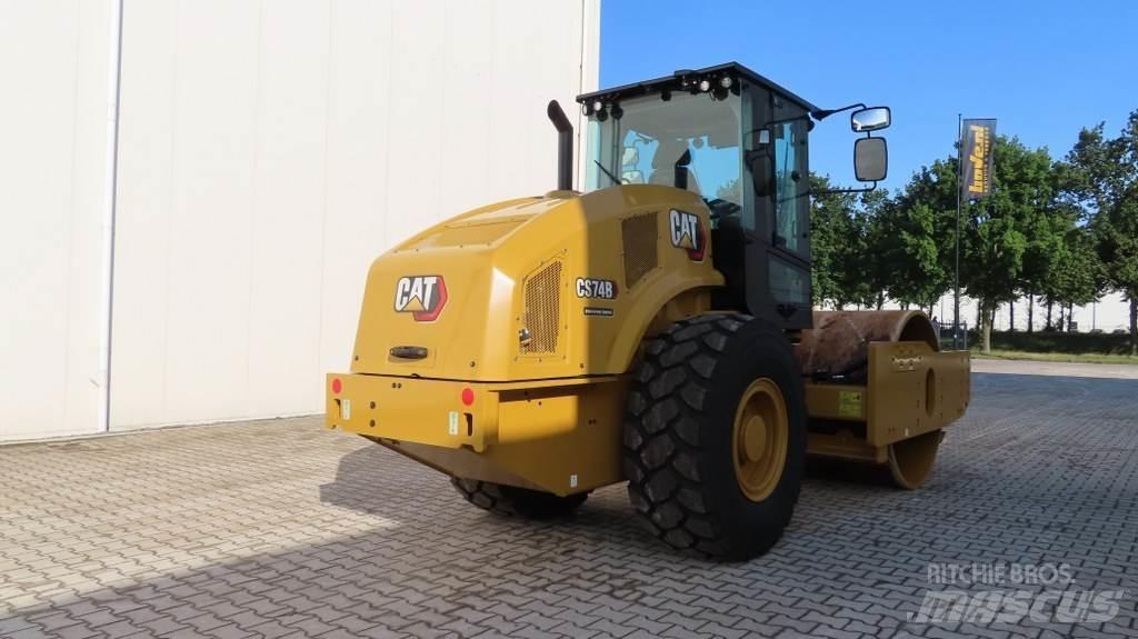 CAT CS 74 B Single drum rollers