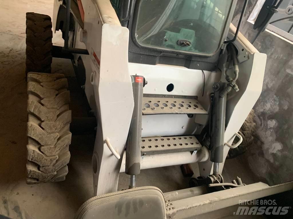 Bobcat S 300 Skid steer loaders