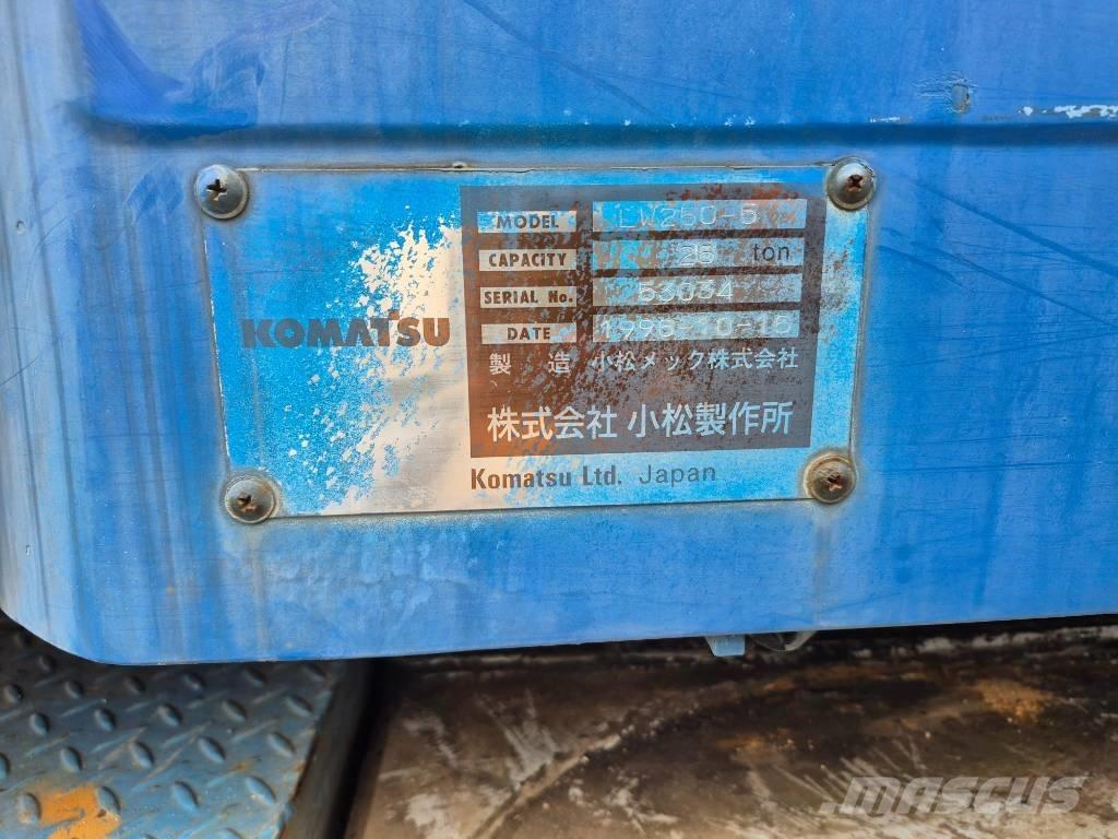 Komatsu LW 250-5 Rough terrain cranes