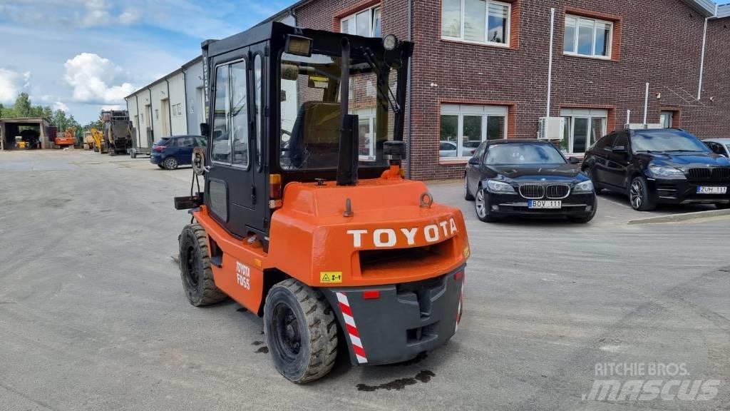 Toyota FD 55 Diesel trucks