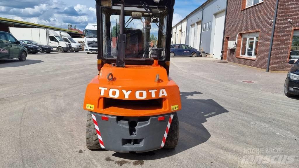 Toyota FD 55 Diesel trucks