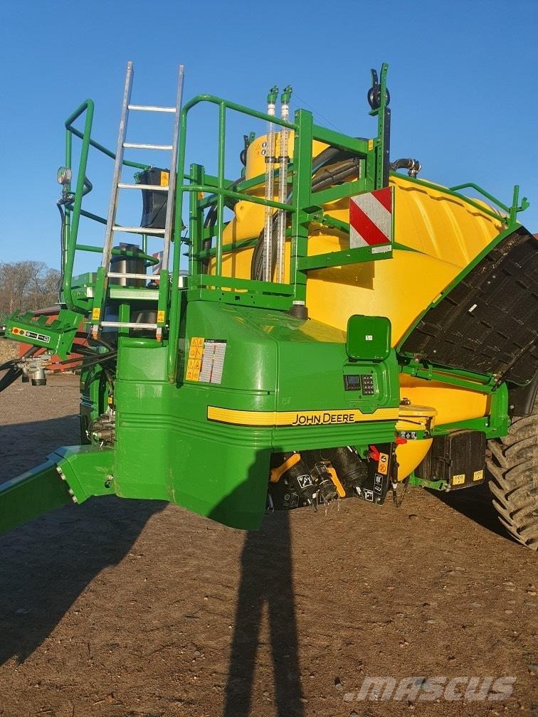 John Deere R975 i Trailed sprayers