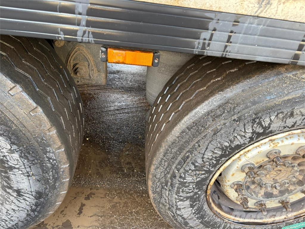 Krone 3aks Curtainsider semi-trailers