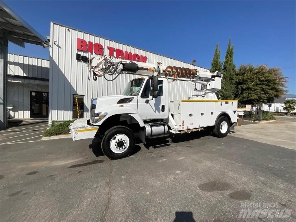 Altec DC47TR Mobile drill rig trucks