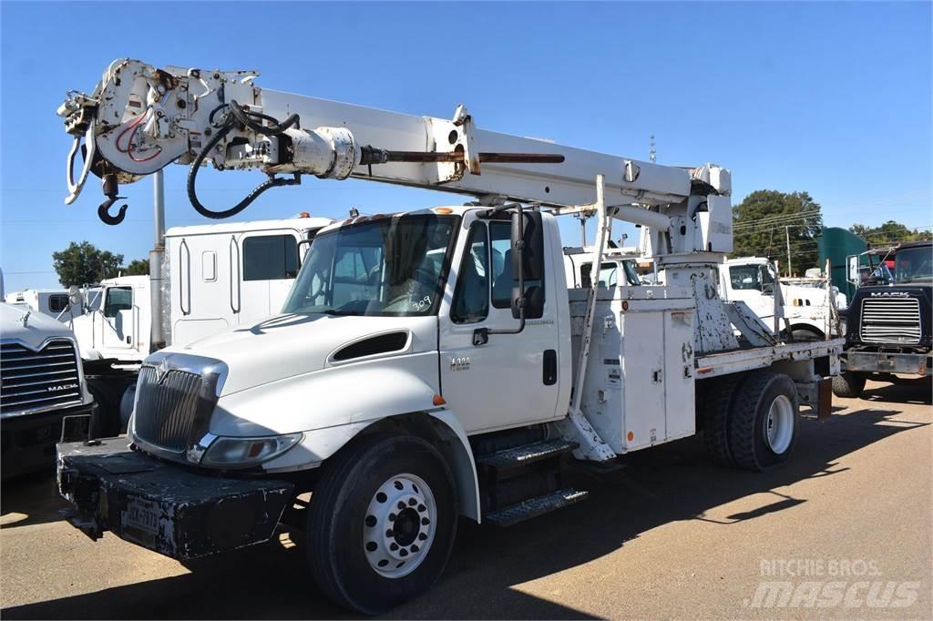 Altec DM47TR Mobile drill rig trucks