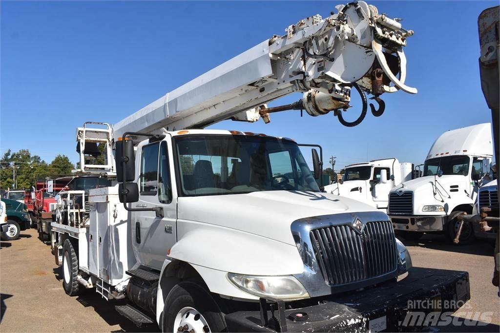 Altec DM47TR Mobile drill rig trucks