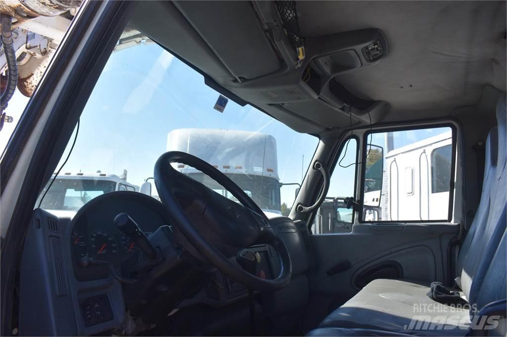 Altec DM47TR Mobile drill rig trucks