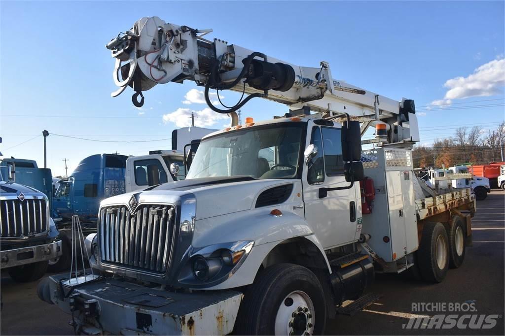 Altec DM47TR Mobile drill rig trucks
