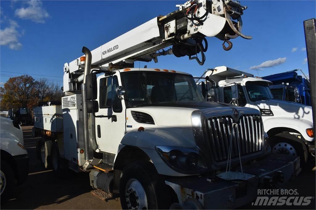 Altec DM47TR Mobile drill rig trucks