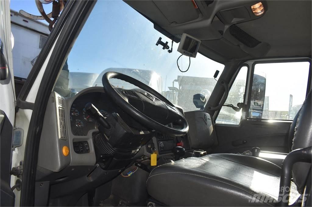 Altec DM47TR Mobile drill rig trucks