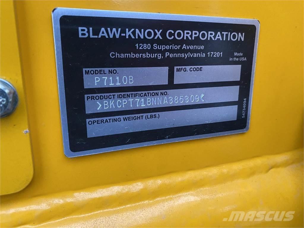 Blaw-Knox P7110B Asphalt pavers