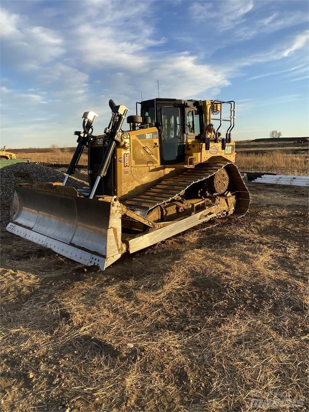 CAT D6T LGP Crawler dozers