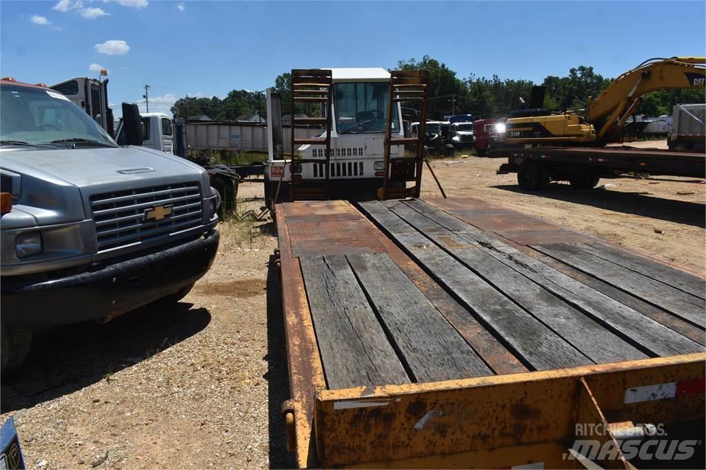 Eager Beaver  Low loader-semi-trailers