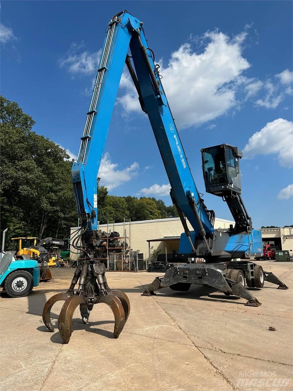 Fuchs MHL350 Waste / industry handlers