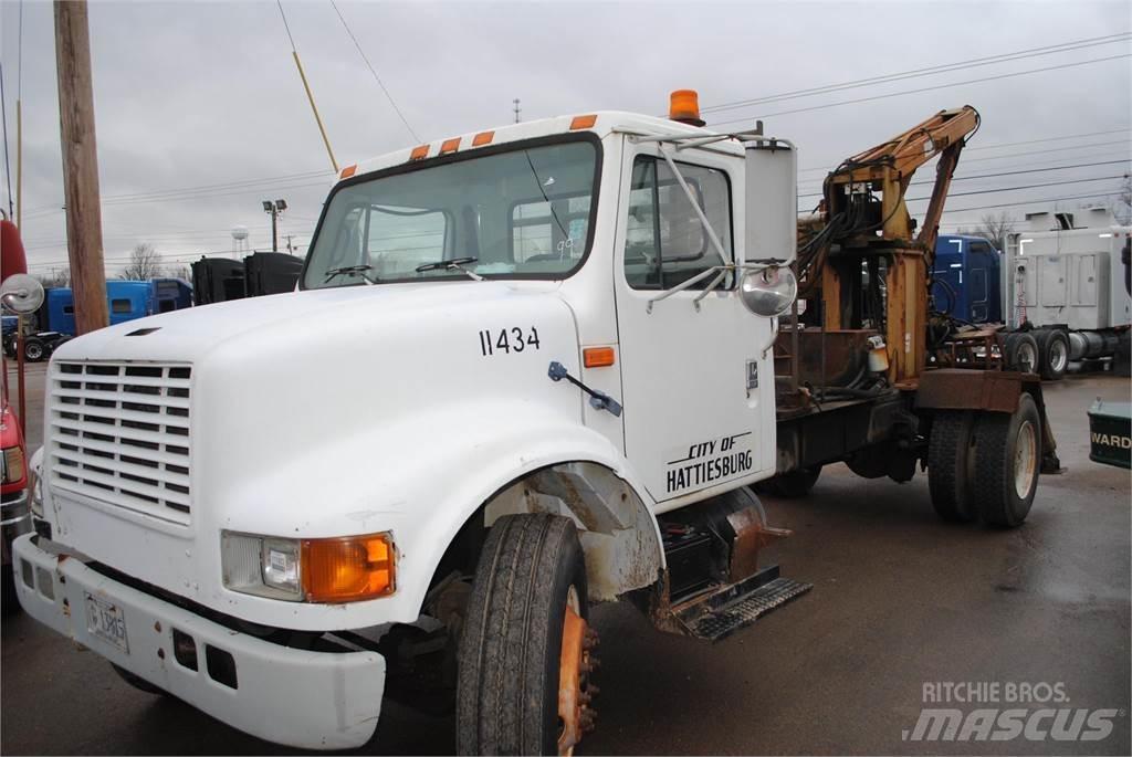 International 4700 Crane trucks