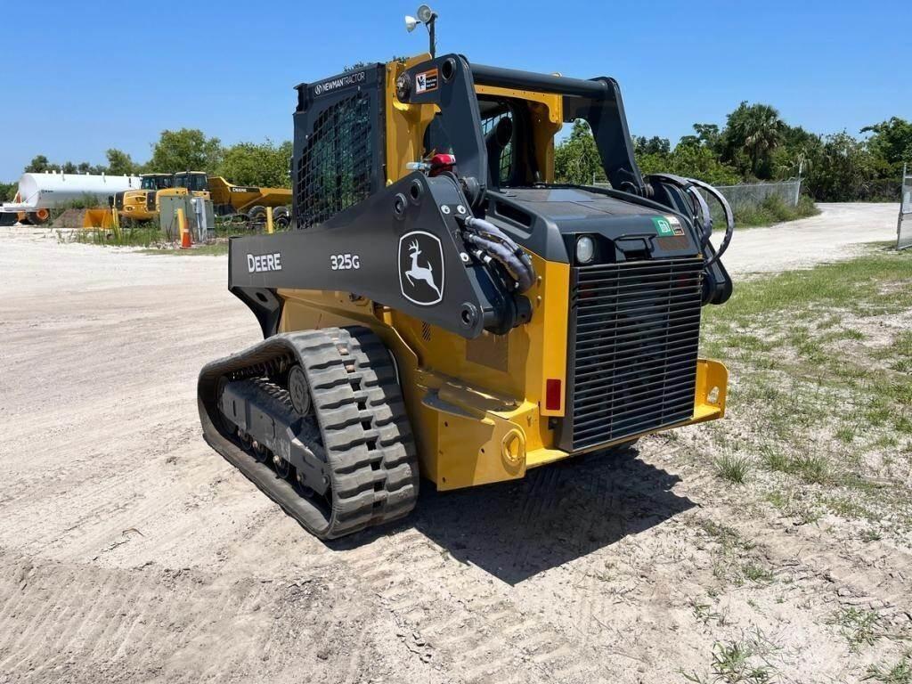John Deere 325G Skid steer loaders