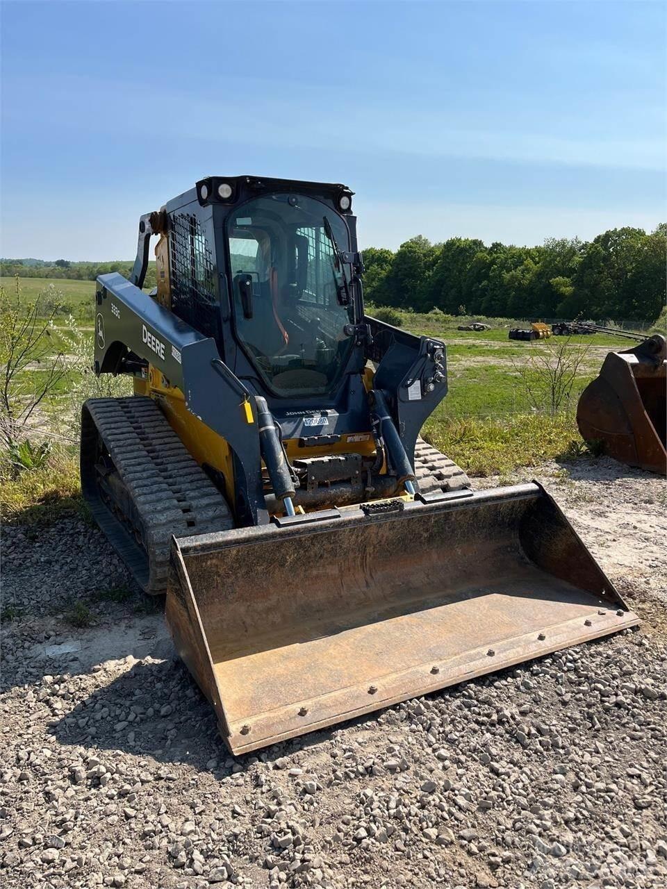 John Deere 333G Skid steer loaders