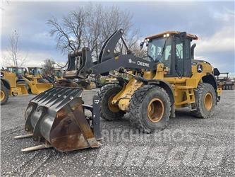 John Deere 624L Wheel loaders