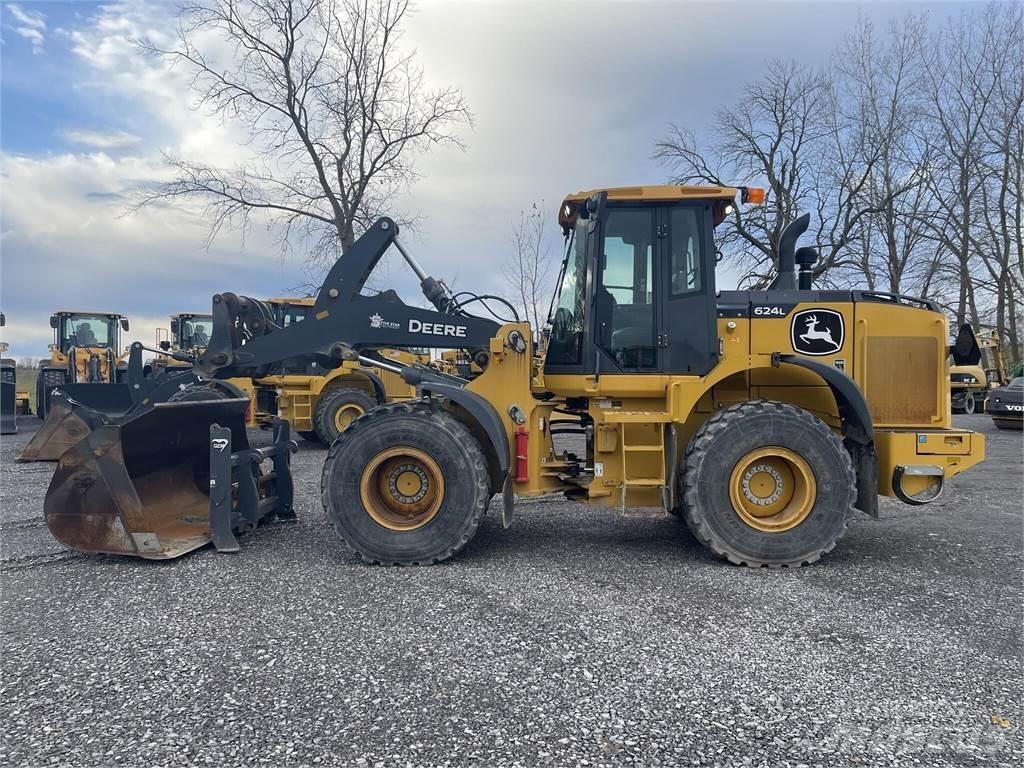 John Deere 624L Wheel loaders