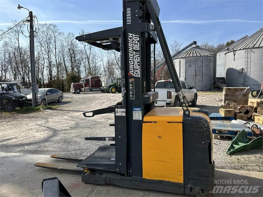Jungheinrich EKS308 Medium lift order picker