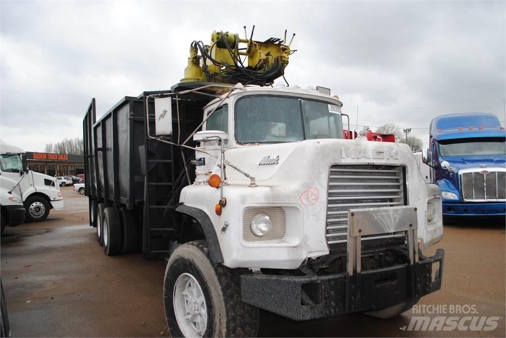 Mack DM690S Crane trucks