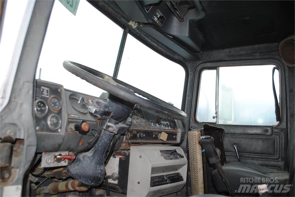 Mack DM690S Crane trucks