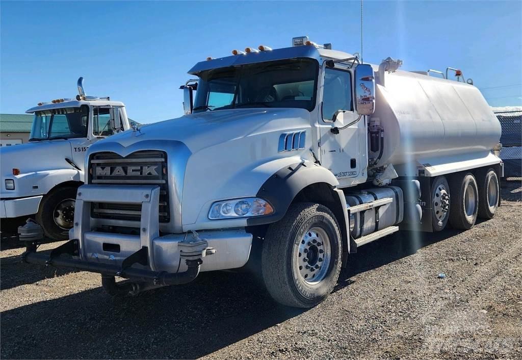 Mack GRANITE 84BR Water tankers