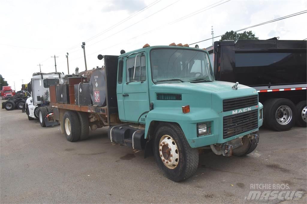 Mack MIDLINER CS200 Tanker trucks