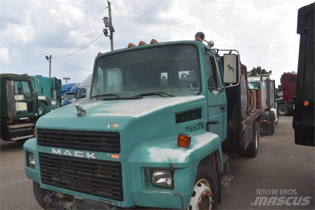 Mack MIDLINER CS200 Tanker trucks