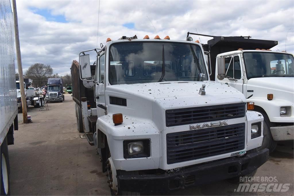 Mack MIDLINER CS300 Crane trucks