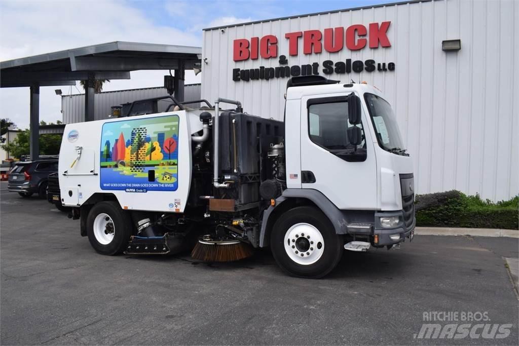 Peterbilt 220 Sweeper trucks