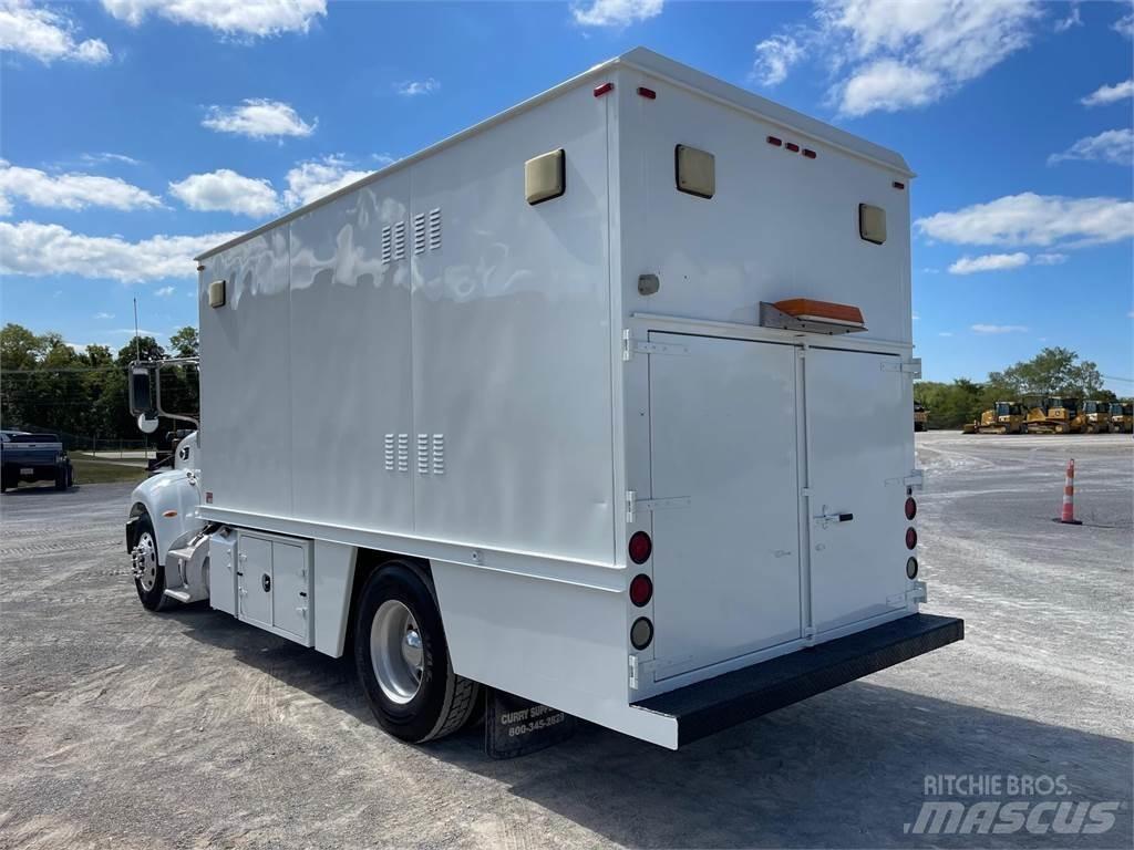 Peterbilt 335 Construction - Others