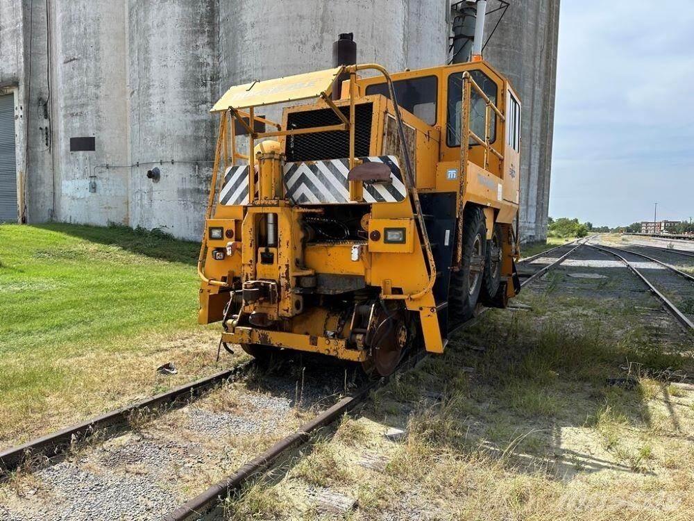  TRACKMOBILE 5500TM Construction - Others