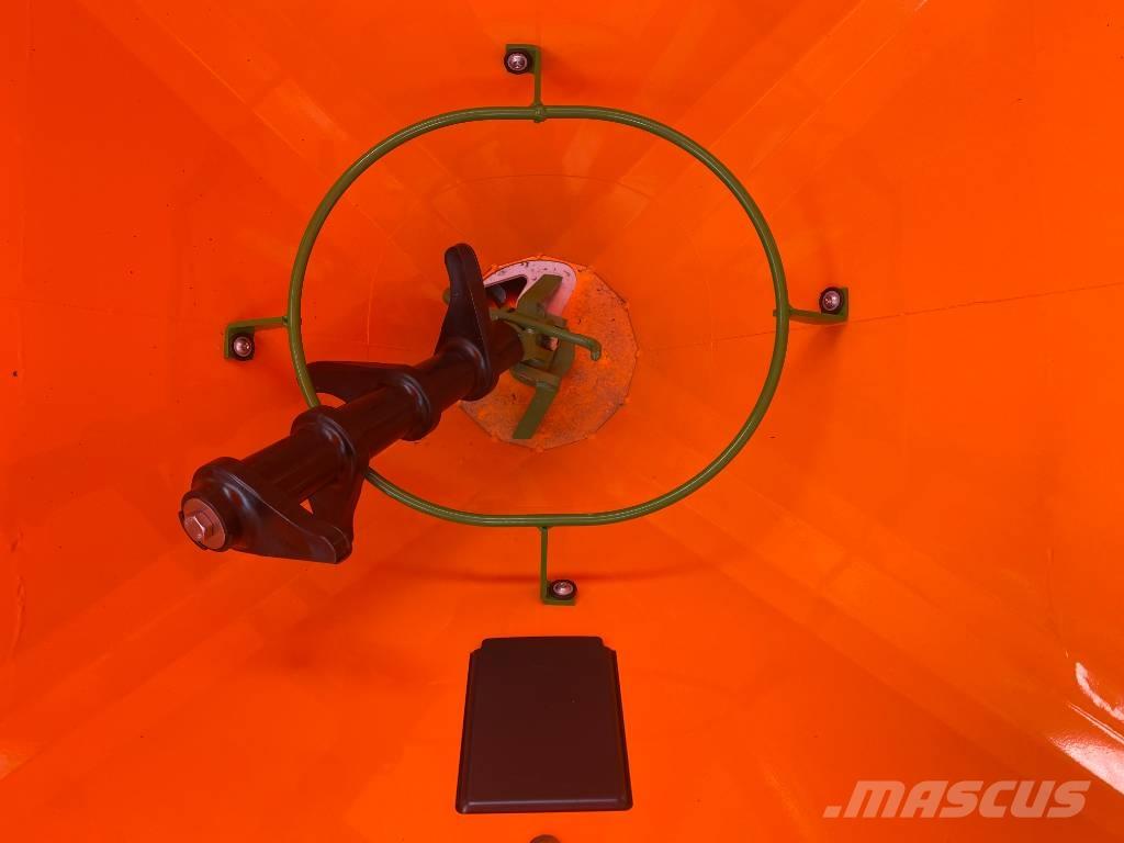 Amazone E+S 751 Sand and salt spreaders