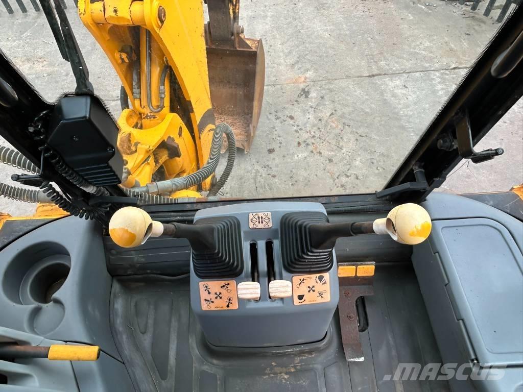 JCB 3 CX Backhoe loaders