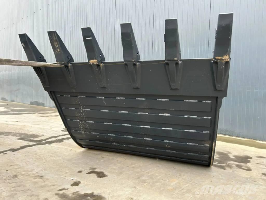 Hitachi ZX220 - 1.40m Buckets