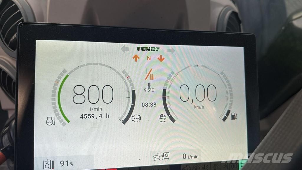 Fendt 724 VARIO Tractors