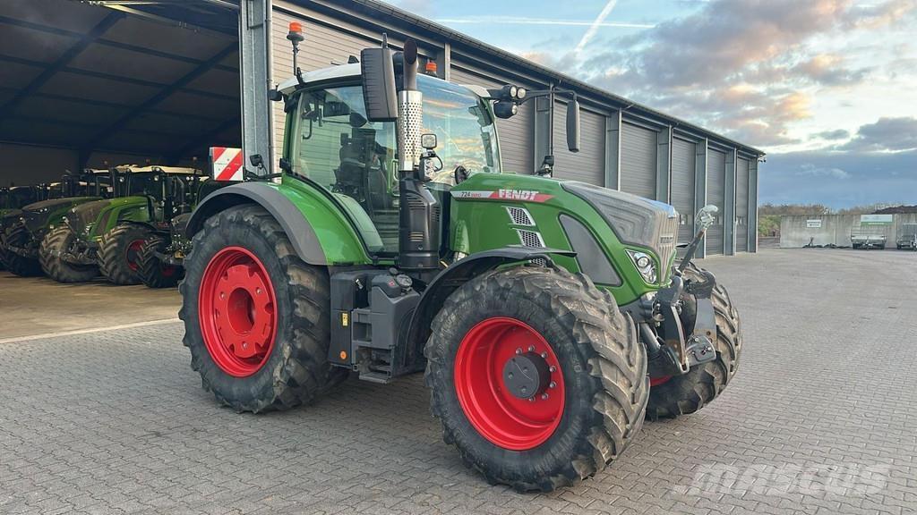 Fendt 724 VARIO Tractors