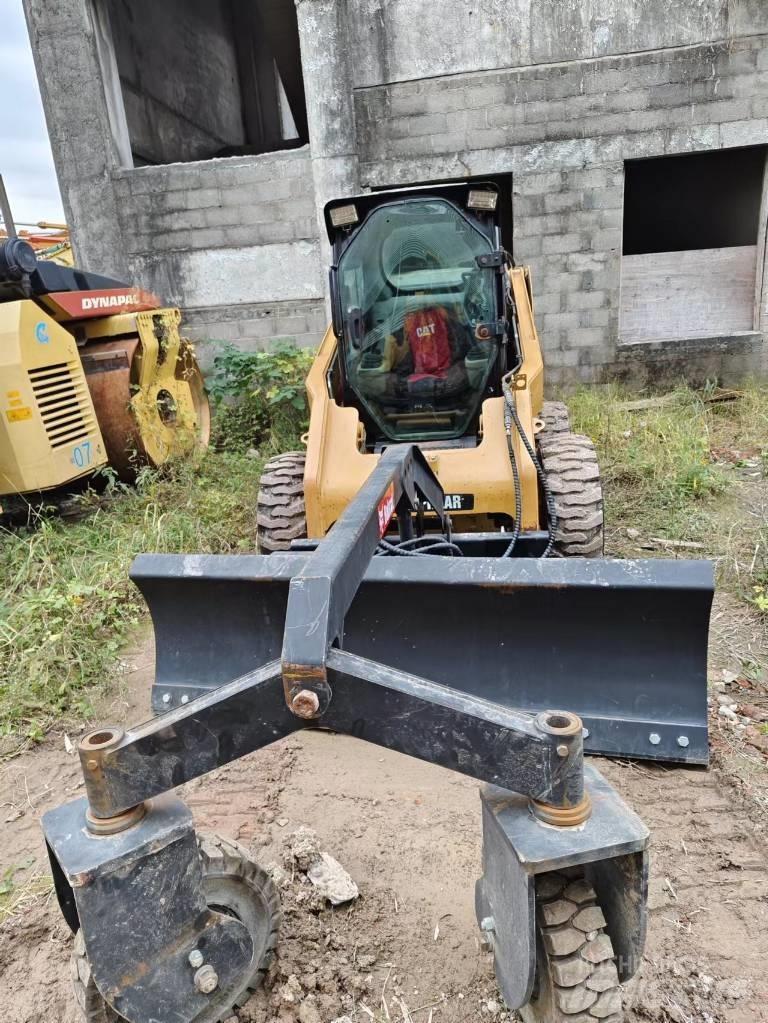 CAT 246C Skid steer loaders