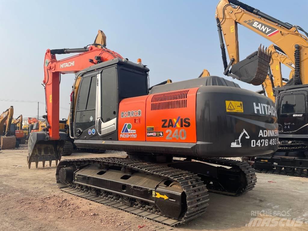 Hitachi 240 Midi excavators  7t - 12t