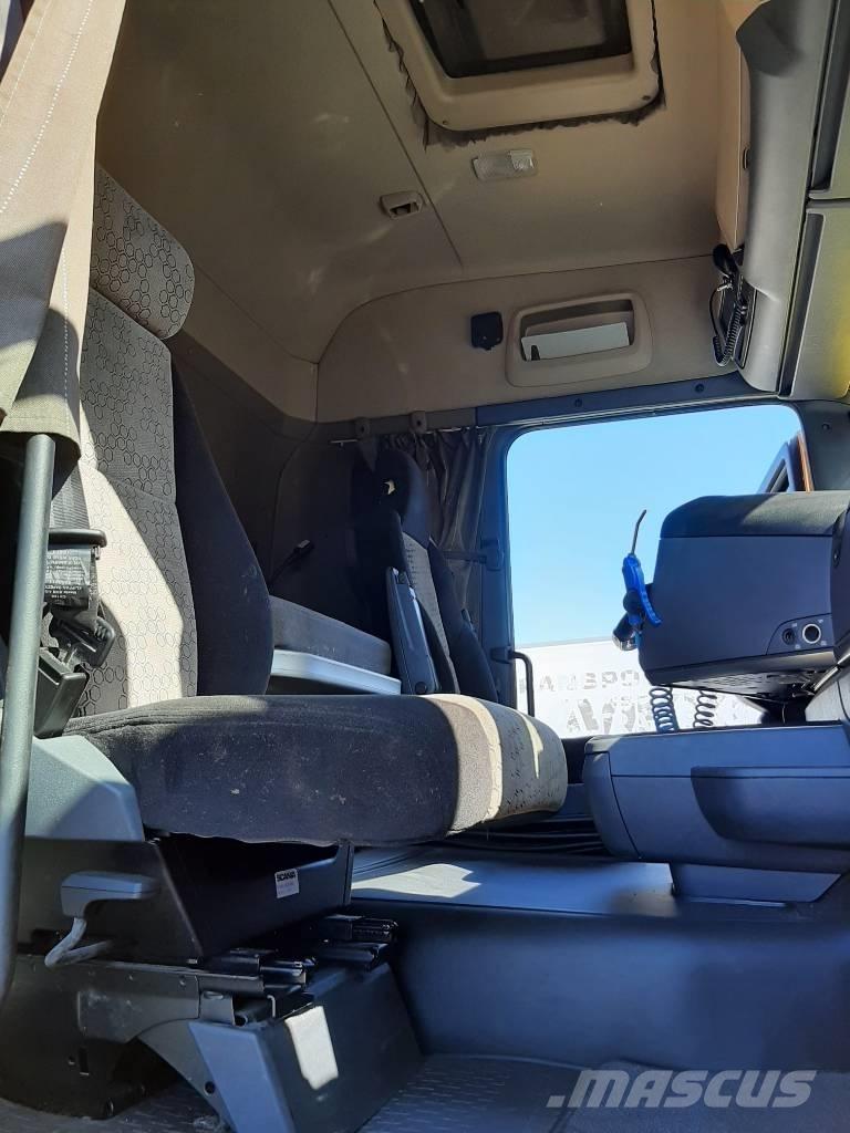 Scania R 520 Curtainsider trucks
