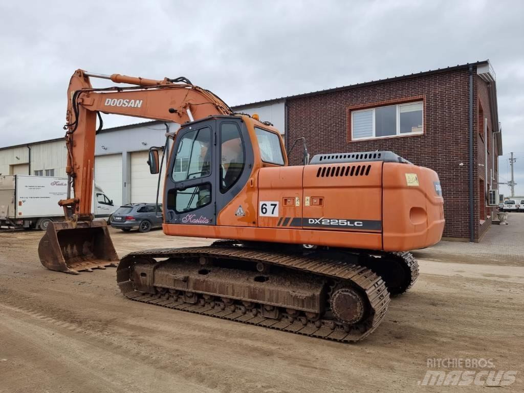 Doosan DX 225 LC Crawler excavators